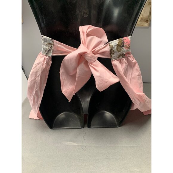 Handmade Vintage-Style Apron with Pink Cotton Skirt & Floral Patterned Pocket - Picture 3 of 6